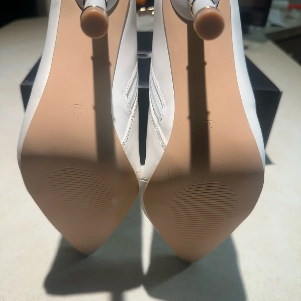 FASHION NOVA Ivory Women's Ankle Boots Size 10 - Picture 5 of 8